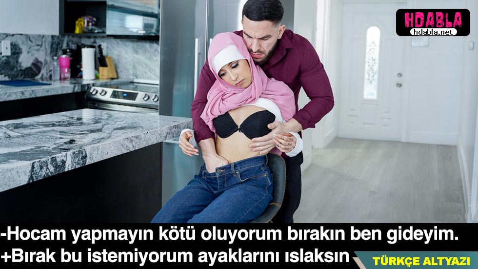 Annemin ayaklarını ovarken bacak arasını fark ettim ve heyecanlandım