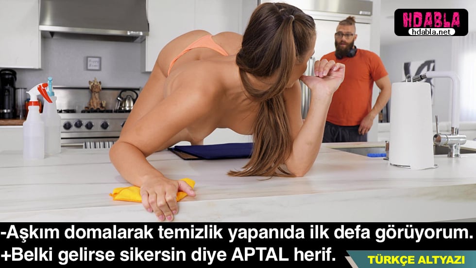 Anne öğlen uykusuna yattığında, uyurken zorla sahip olundu.