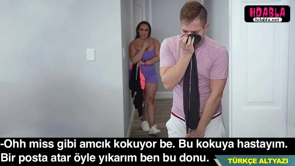 Annem sırtımı masaj yapmak için üstümü çıkardığında ereksiyon yaşadım.