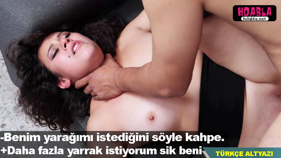 Kız kardeşim yer silerken elime hâkim olamayıp avuçladım.
