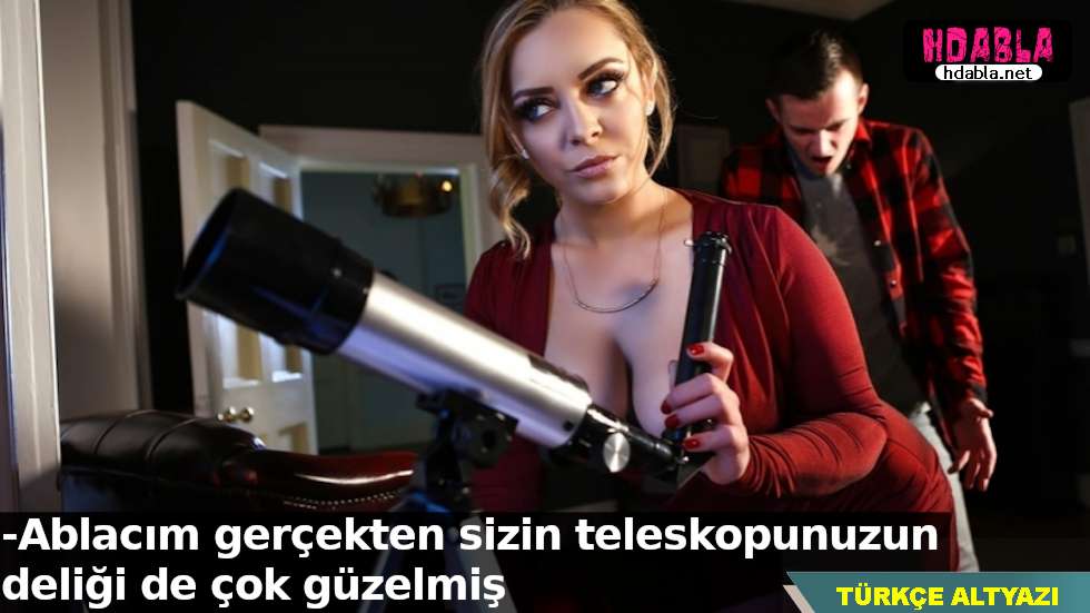 Bedenini elektrik bandıyla süsleyen kadına sert bir şekilde yaklaştı.