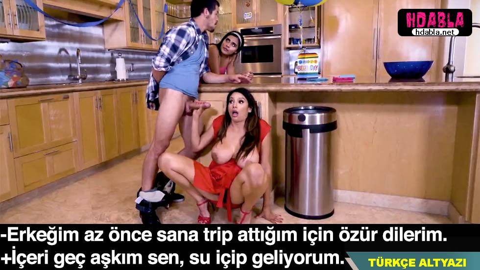 Ablamla evde tek başımıza kalınca pişti oynadık ve eğlendik.