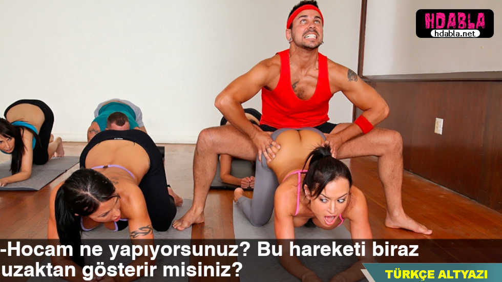 Oynarken kız kardeşime dokundum ve cinsel istek duyduğum için ona yaklaştım.