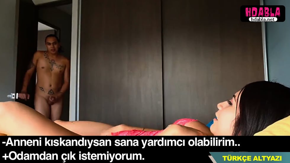 Üvey annemle ilişkiye girerken babam üvey kızına yakalandık, ensest bir grup oldu.