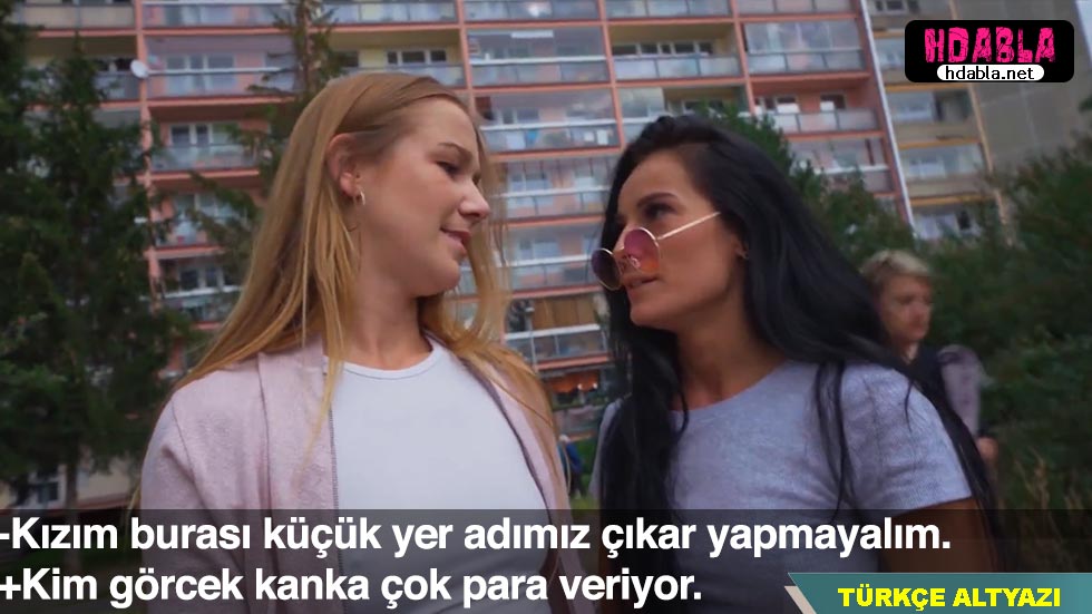 Kuzenimin yoga yaparken fark etmeden arkasına yaklaşıp destekledim.