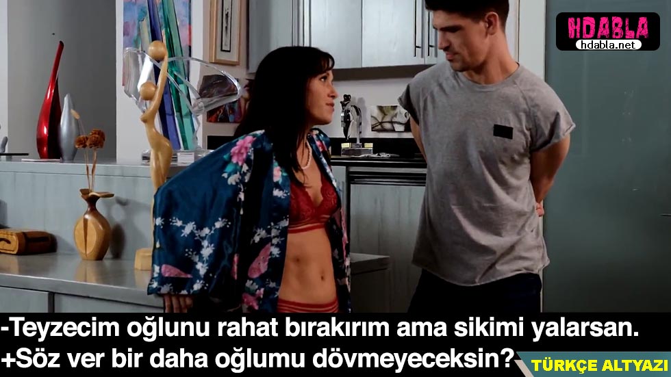 Anal deliğine siftah yapılan genç kız, istekli bir şekilde götten yemek istedi.