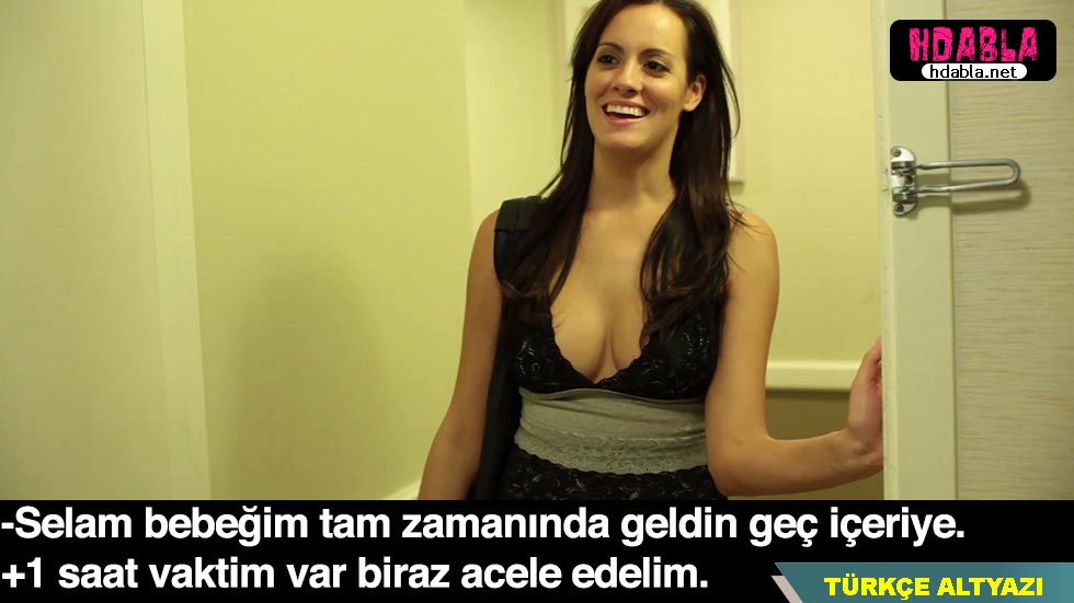 Üvey kızını yakalıyor, ardından olaylar gelişiyor.