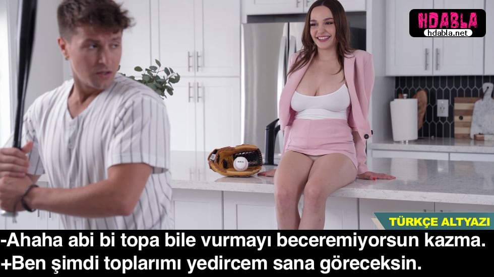 Babam karımı keyifle becerirken, ben de annemi sertçe anal olarak tatmin ettim.
